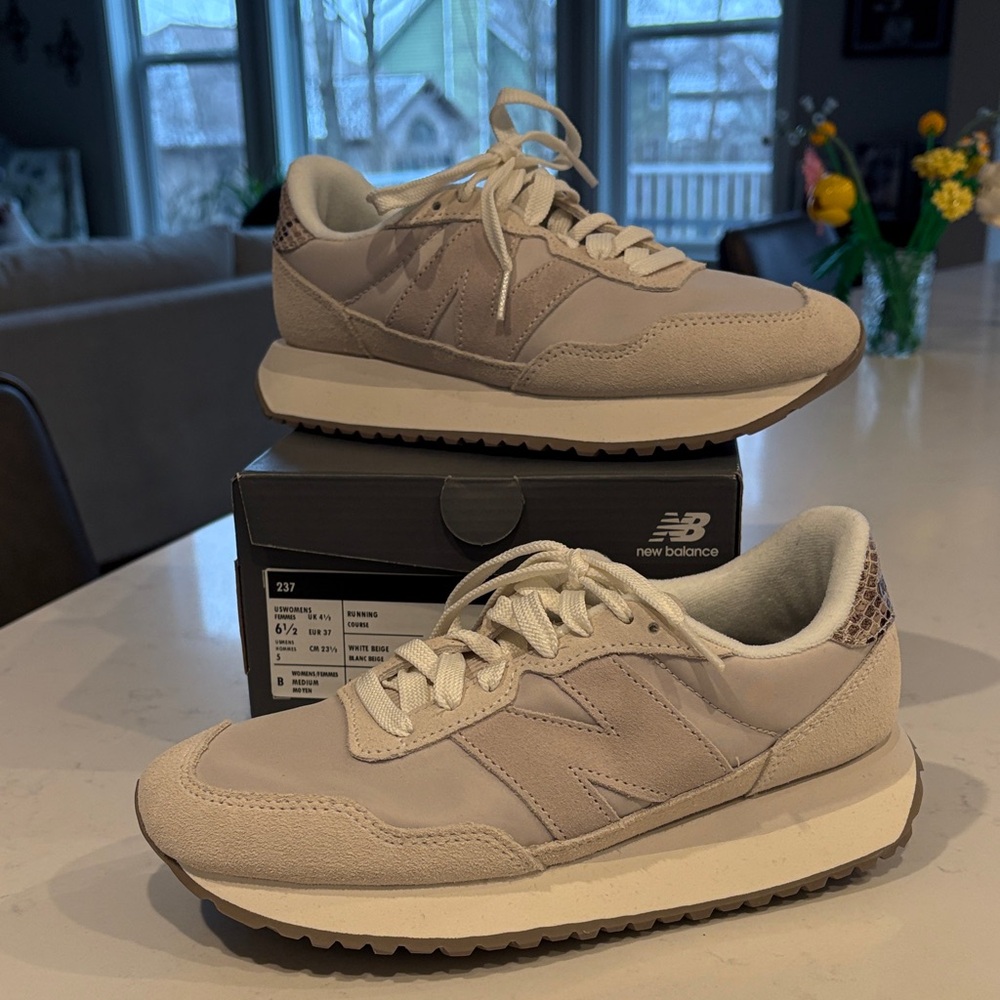 NIB New Balance 237, gray with lizard accent, size 6.5